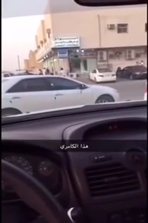 شاهد المتسولة صاحبة السيارة باهظة الثمن